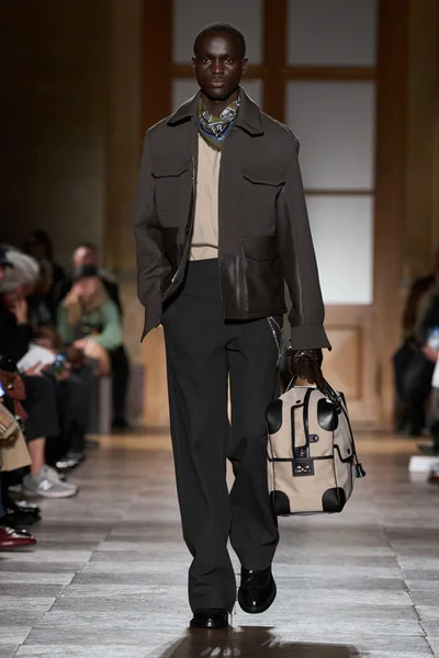 Look 17